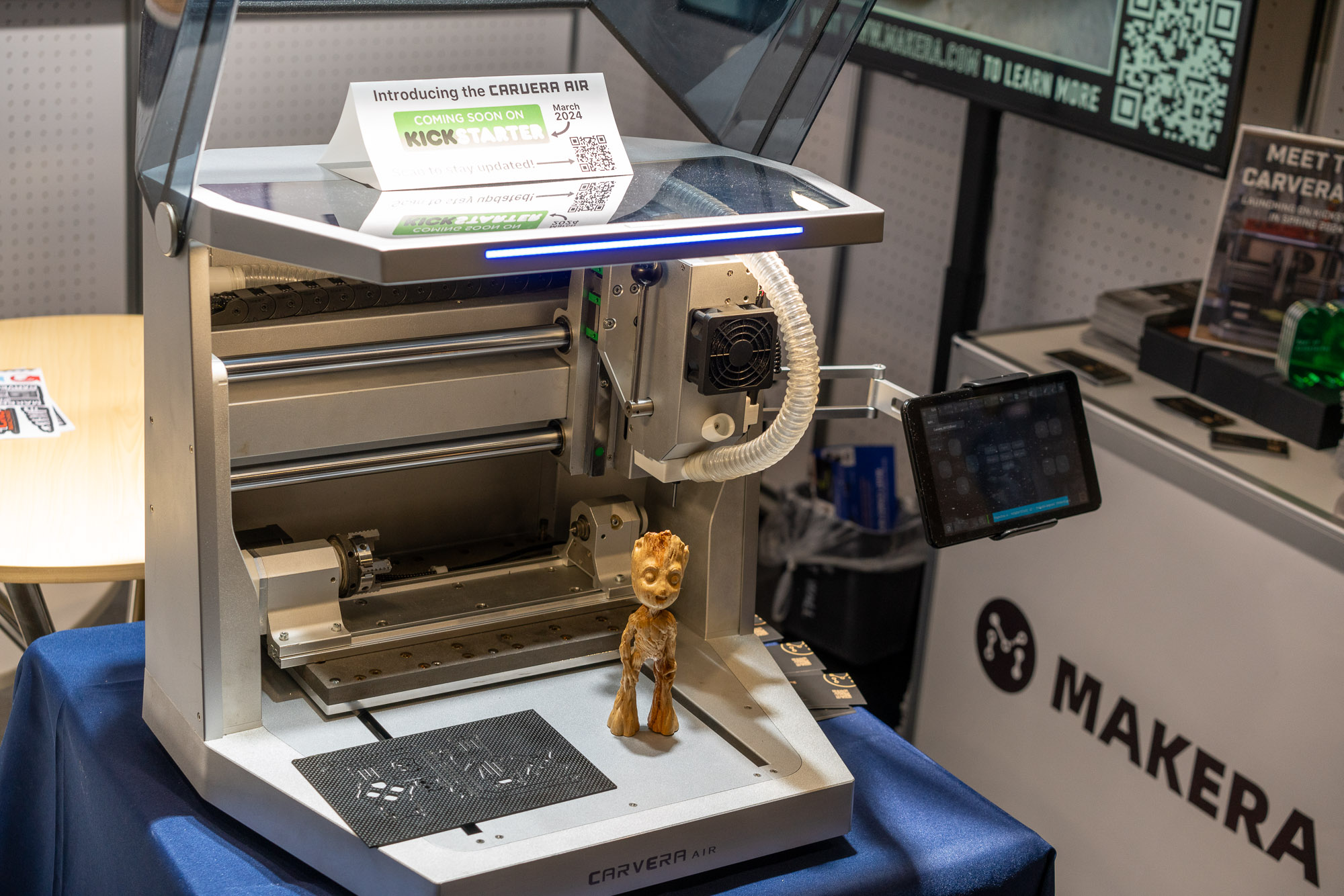 Makera lance un petit frère de sa fraiseuse de bureau 4 axes Carvera