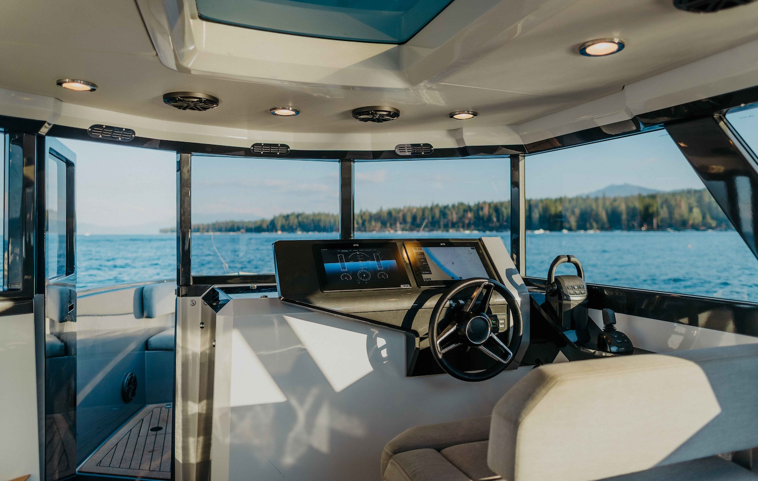 Navier s'associe à Stripe pour proposer des déplacements en bateau électrique aux employés éloignés