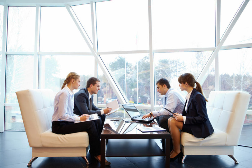 Réunion dans un bureau intelligent