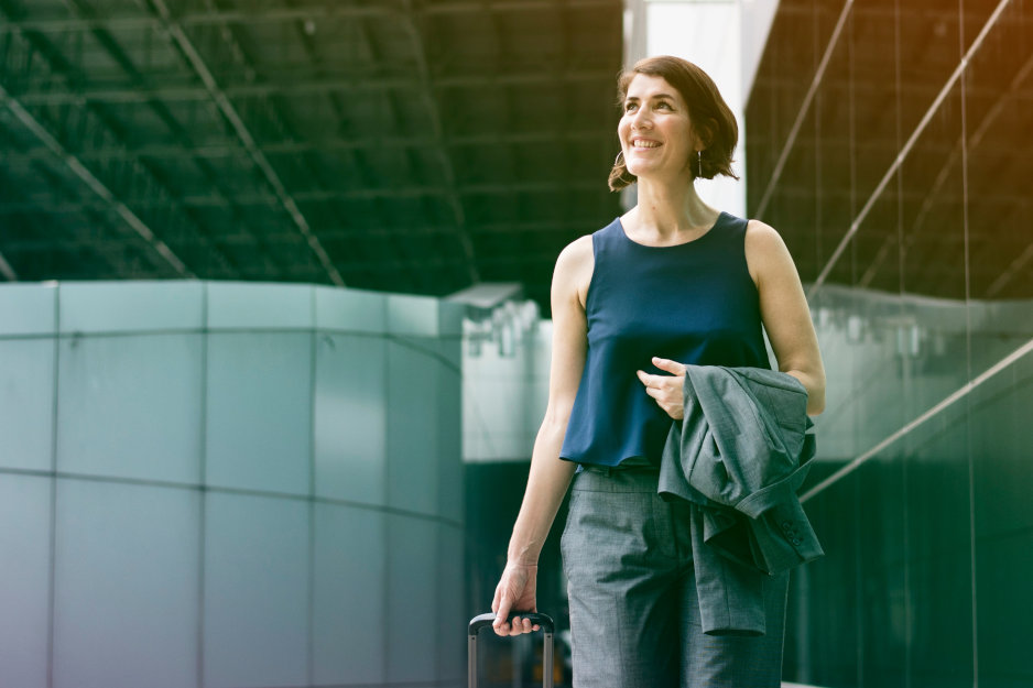 Femme d'affaires voyageant