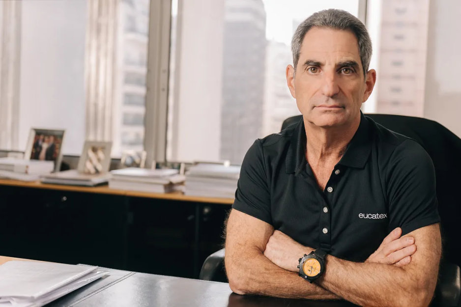 Flavio Maluf d'Eucatex sur la construction avec une base de durabilité