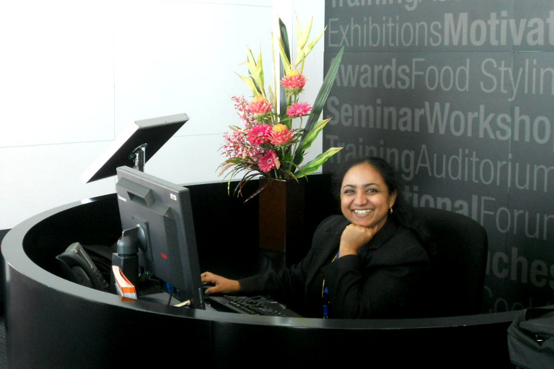 Réceptionniste charismatique et charmante