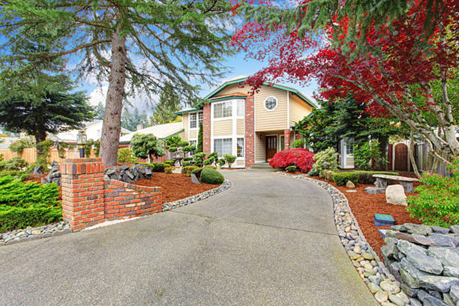 Façons créatifs pour améliorer l'attrait de la trottoir de votre maison avec les mises à jour de l'allée