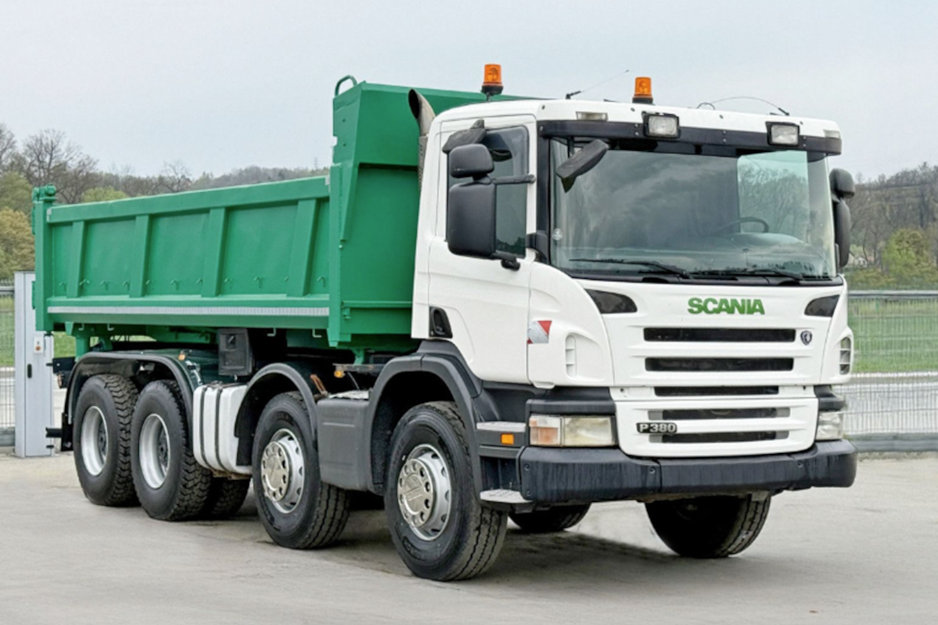 Camion collecteur de déchets