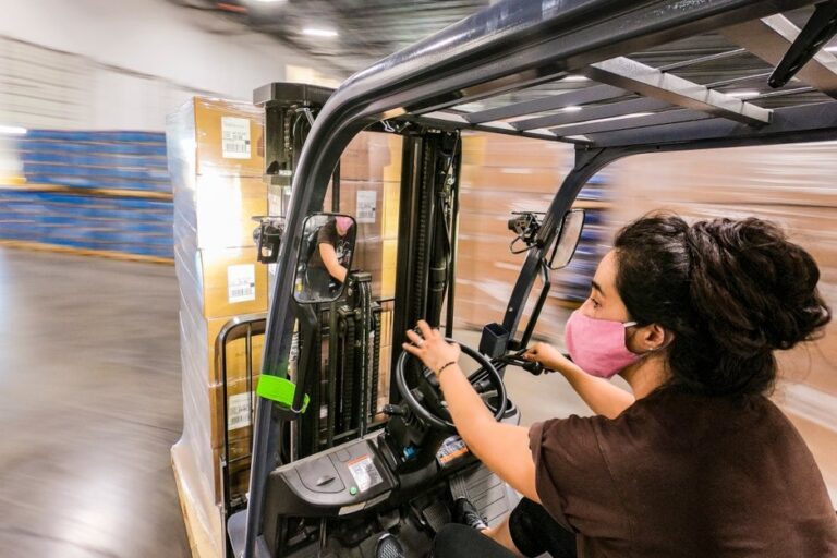 Comment les solutions de travail en entrepôt transforment les opérations de la chaîne d'approvisionnement en 2026