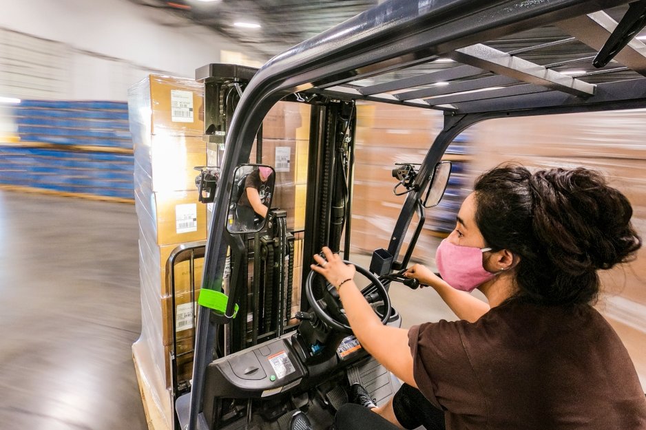 Comment les solutions de travail en entrepôt transforment les opérations de la chaîne d'approvisionnement en 2026