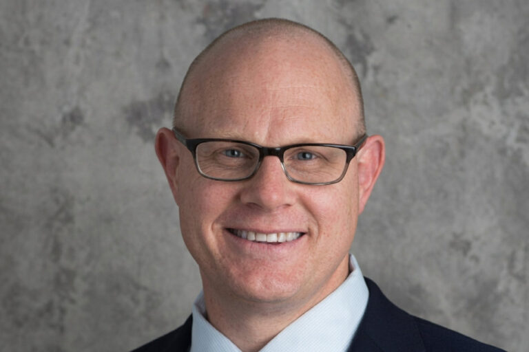 Le parcours de Todd Mensing, de Vinson et Elkins à l'avocat principal du procès chez AZA