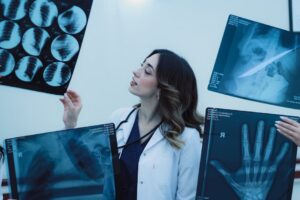 Comprendre le rôle d'un témoin expert dans les cas de faute professionnelle médicale