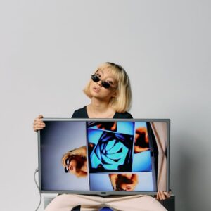 Importance des mini téléviseurs LED RVB dans l'amélioration des visuels cinématographiques grâce à des noirs plus profonds