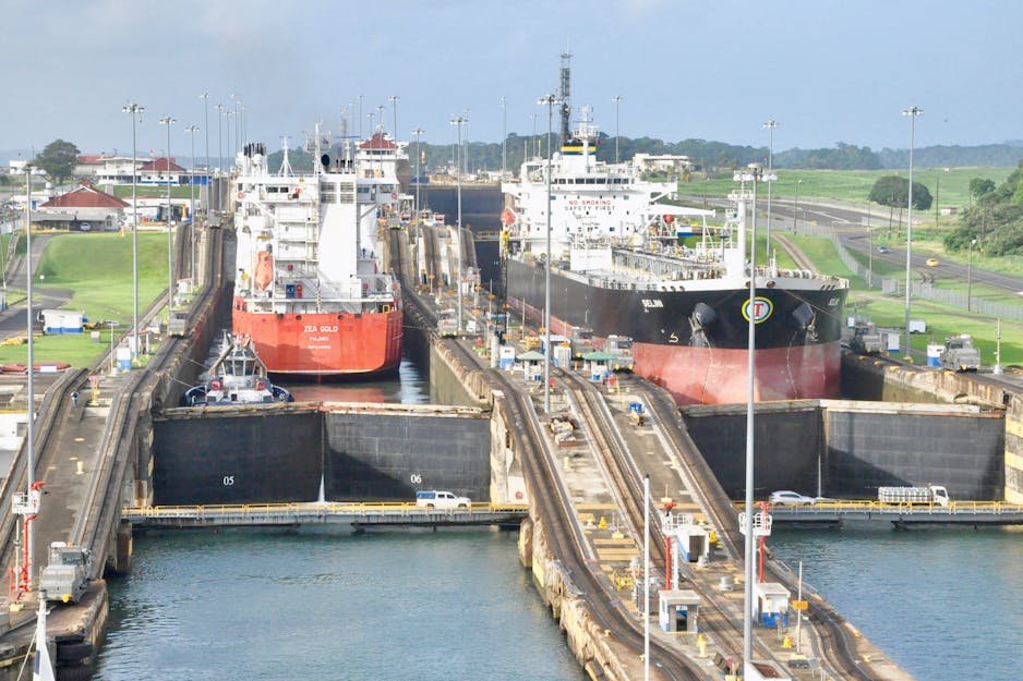 Navires amarrés dans le canal de Panama