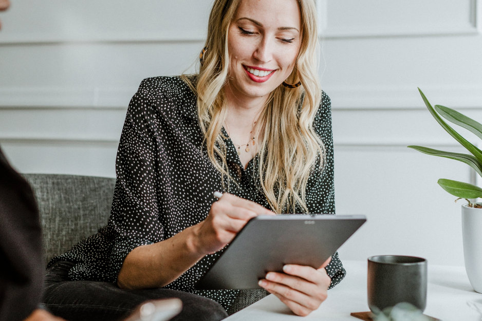 Propriétaire de petite entreprise utilisant la technologie