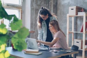 Comment démarrer votre entreprise à 10 000 $/mois sans toucher un seul investisseur