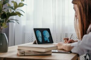 Damon Deteso : Comment les outils d'IA font progresser la précision et l'efficacité en radiologie