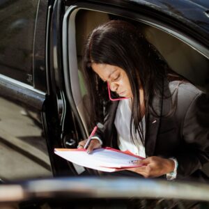Comment les cabinets d’avocats spécialisés dans les accidents de voiture aident à élaborer des réclamations efficaces pour blessures