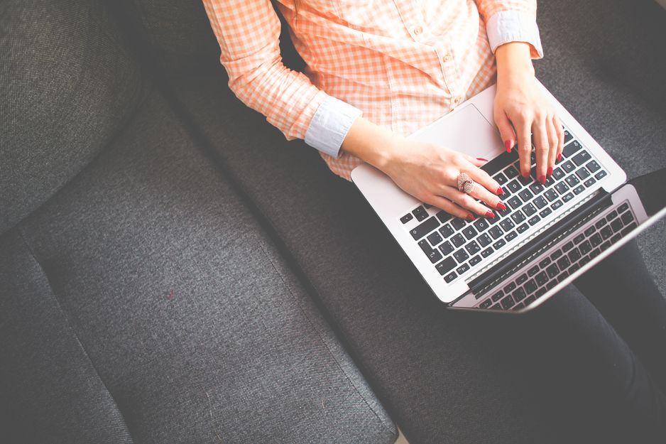 Les blogs d’entreprise sont-ils (vraiment) morts en 2026 ?
