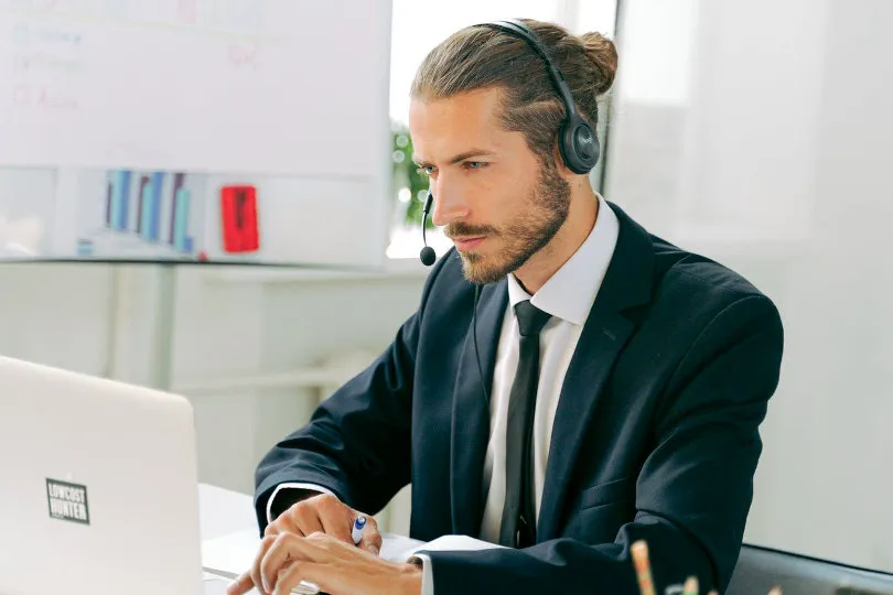 Personnel du service client en ligne
