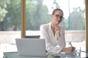 Pourquoi les entreprises en croissance de Houston choisissent un CMO externalisé plutôt qu'un embauche à temps plein