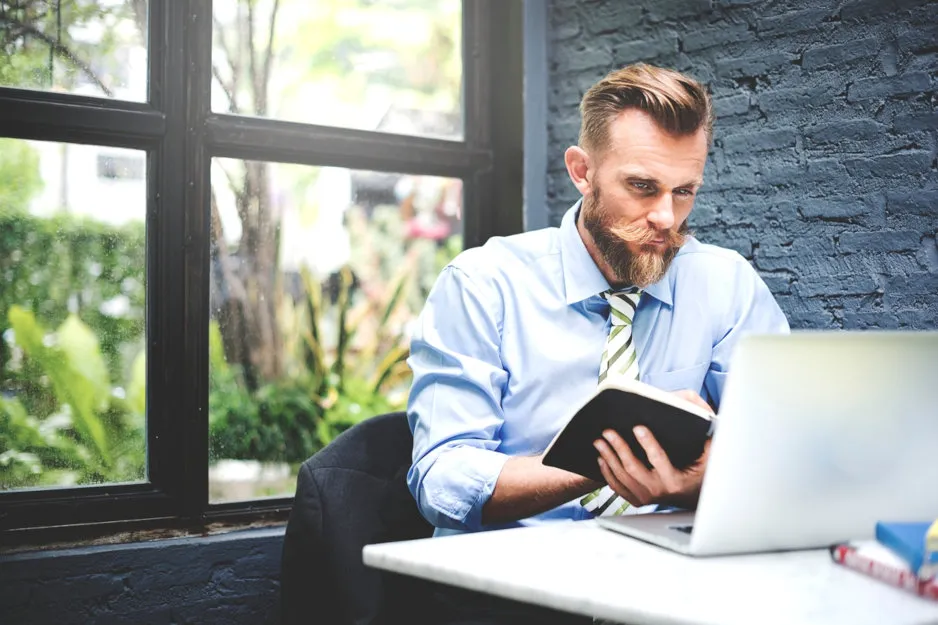 Entrepreneur apprenant la maîtrise intérieure