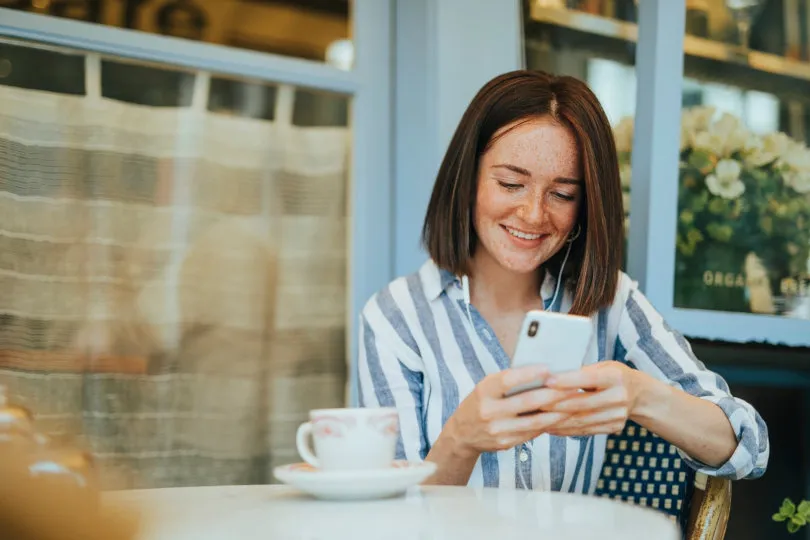 Utilisateur de l'assistant IA pour smartphone Android