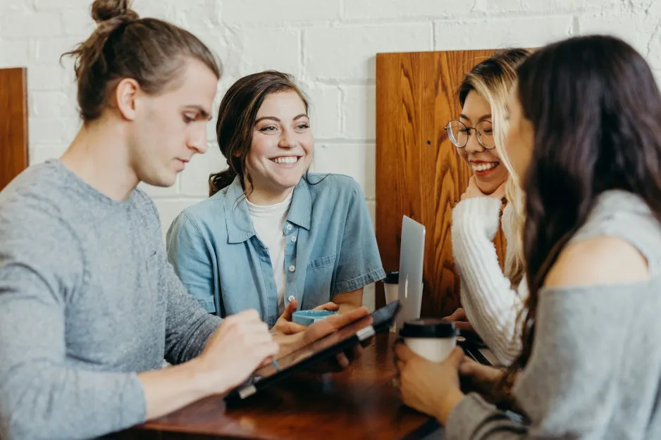 Discussion sur la santé mentale entre employés