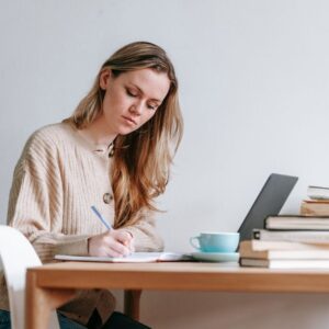 Ce que les futurs enseignants peuvent apprendre en ligne et ce qui nécessite encore une expérience pratique