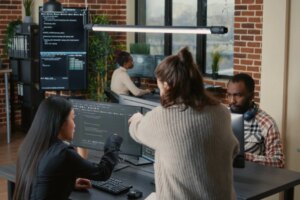 Pourquoi Hellmann LLC mise sur une équipe dirigée par des créateurs plutôt que sur un modèle de studio traditionnel