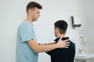 Ricky Sayegh MD : une approche mini-invasive du soulagement de la douleur chronique