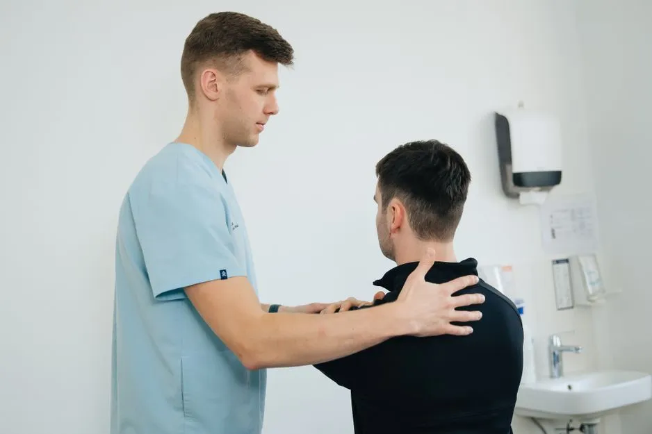 Ricky Sayegh MD : une approche mini-invasive du soulagement de la douleur chronique