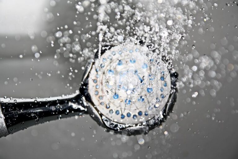 Réparation de douche de salle de bain : guide des outils essentiels pour les propriétaires