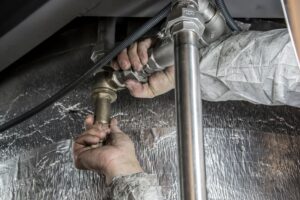 Réparations de tuyaux de plomberie en PVC ou réparations de tuyaux en cuivre : quelle option dure plus longtemps ?