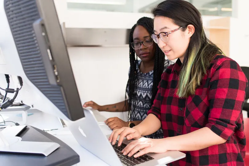 Experts SEO travaillant sur le projet d'un client