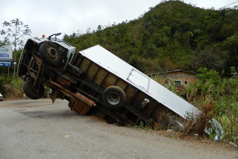 Comment établir la responsabilité après un accident de camion