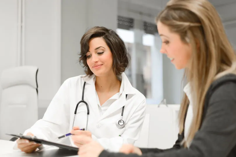 Un indépendant consulte un médecin